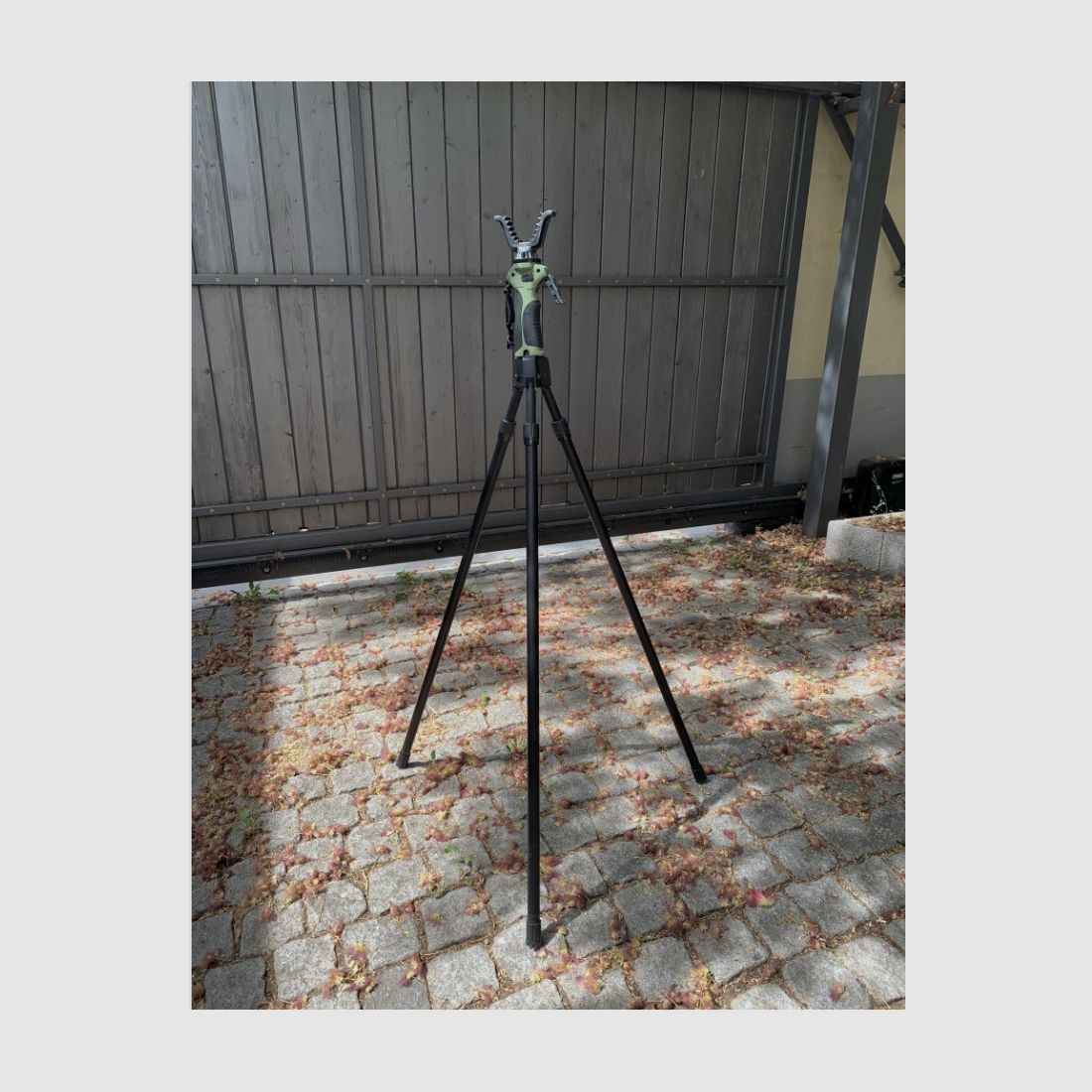 Hunting shooting target stick tripod. Like new!