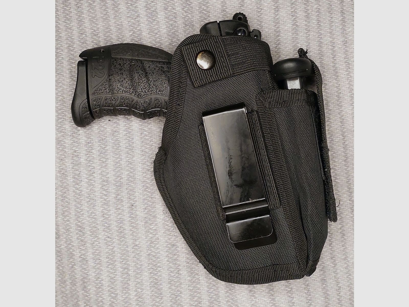 Walther P22Q Schreckschuss Pistole 9mm P.A.K. schwarz (PTB 778) mit Holster und 2 Magazinen [P 22 q]