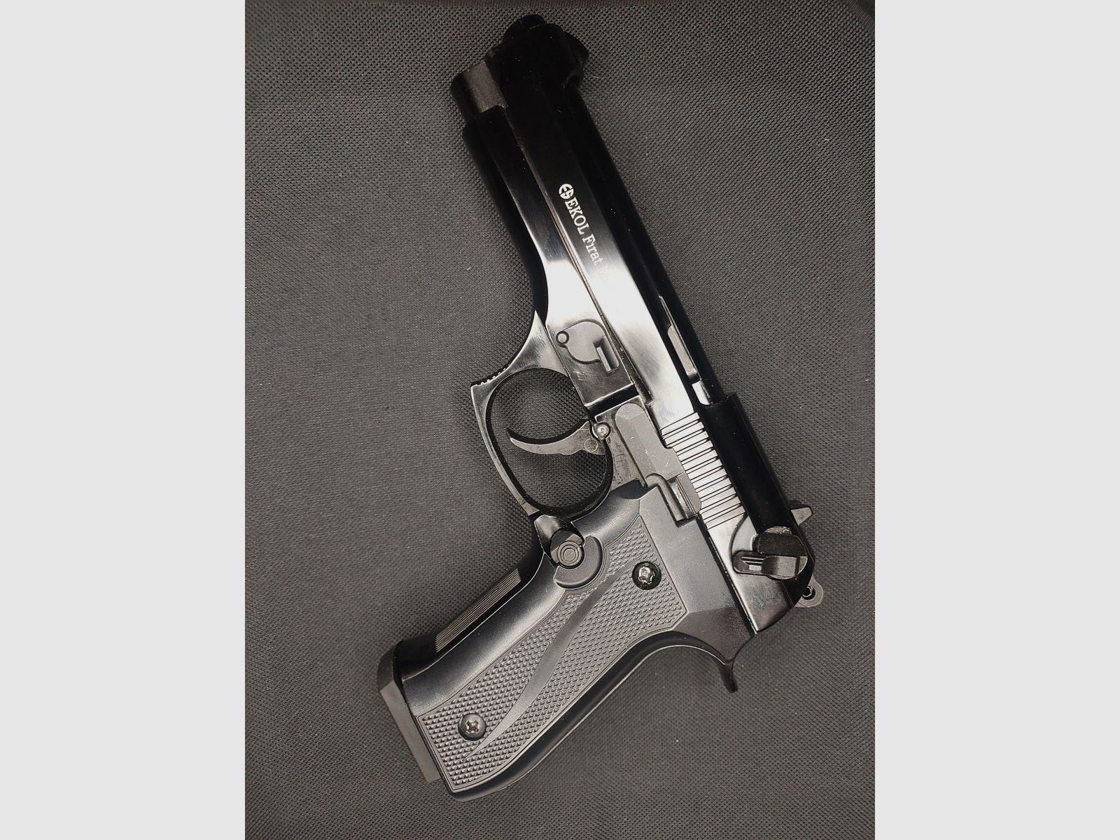 Ekol Firat Magnum Schreckschuss Pistole in schwarz, Kaliber 9mm P.A.K. (PTB 1112) wie neu!
