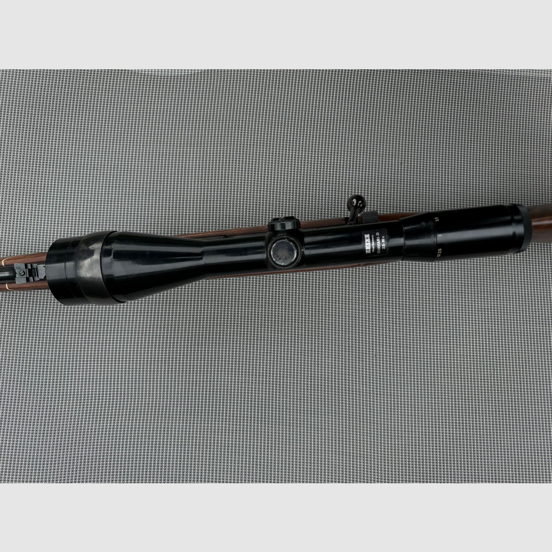 Mauser Modell 2000 Kal. .375 H&H Magnum met Zeiss Diavari 2,5–10x50 en Suhler haakmontage