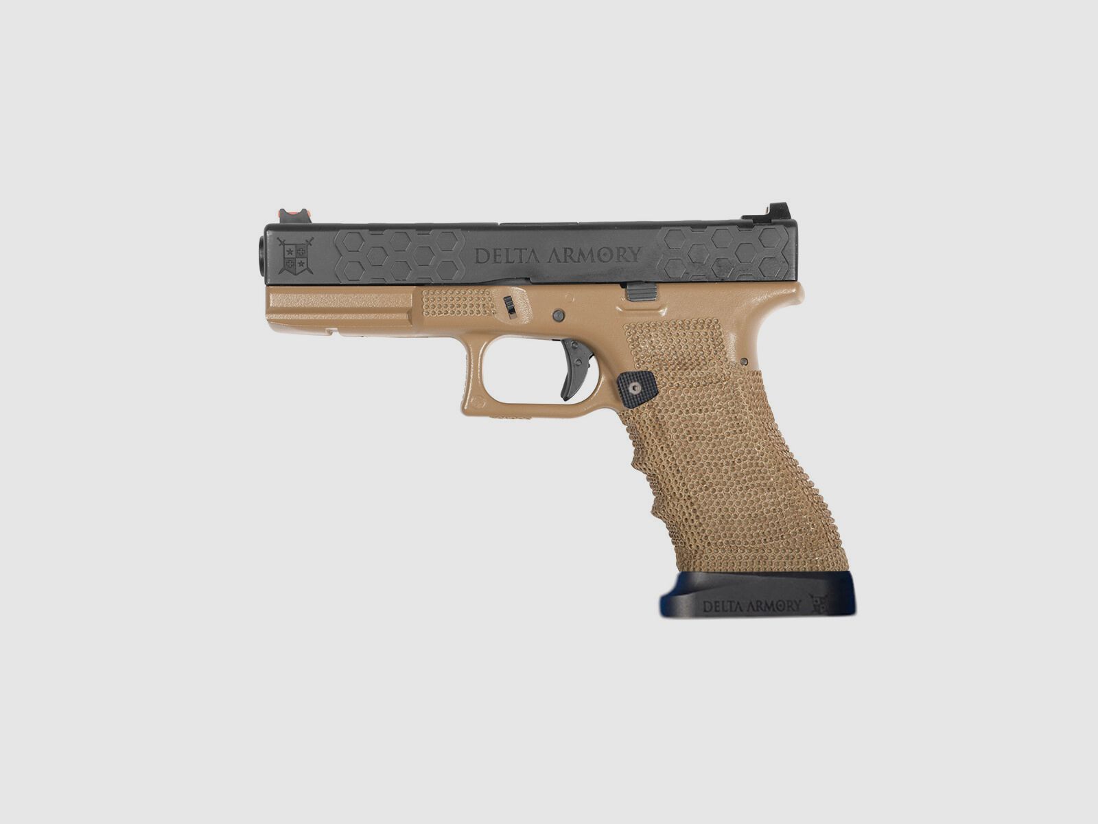P03 GBB Airsoft Pistool met Grip Stippling in Tan | Delta Armory
