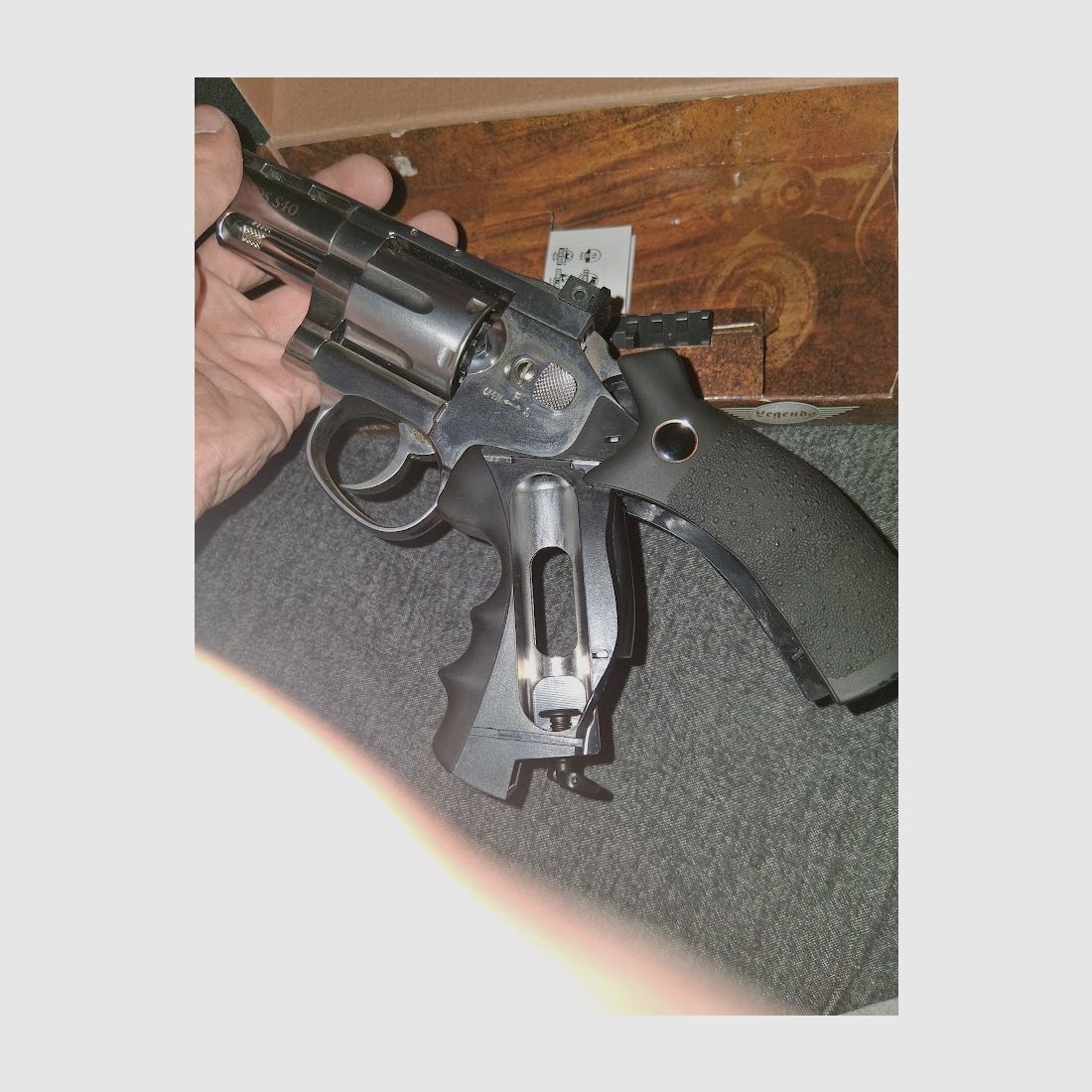Beretta MOD 84 FS CO2 (4.5 BB) and Legends S - 40 CO2 revolver (4.5 diabolo), both with boxes., image 3 of 10