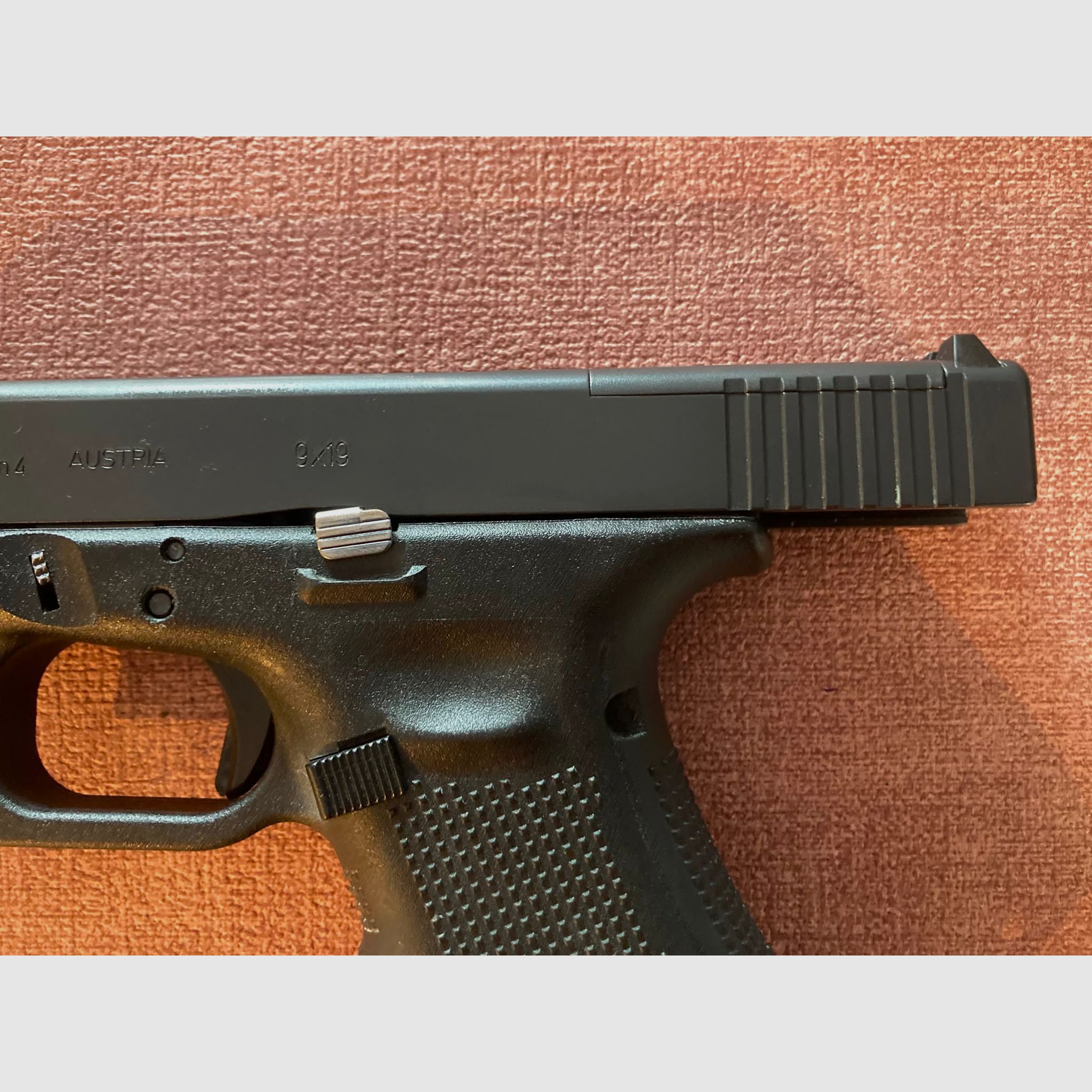 Glock 17 Gen 4 con Performance Trigger y 8 magazines