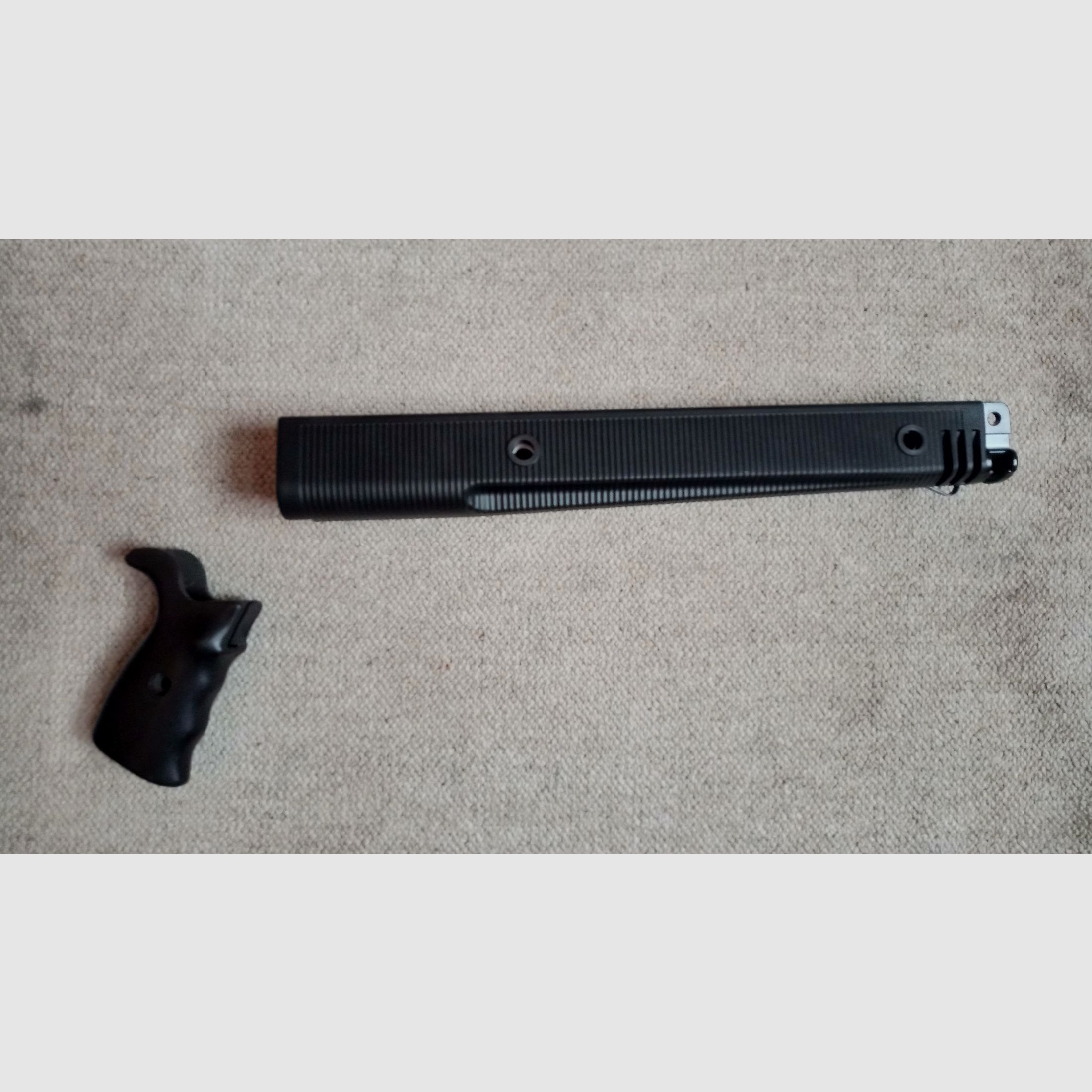 Moderner AC Unity G3 Trapezhandschutz  & Pistolengriff in Schwarz  - Aftermarket Wide Handguard