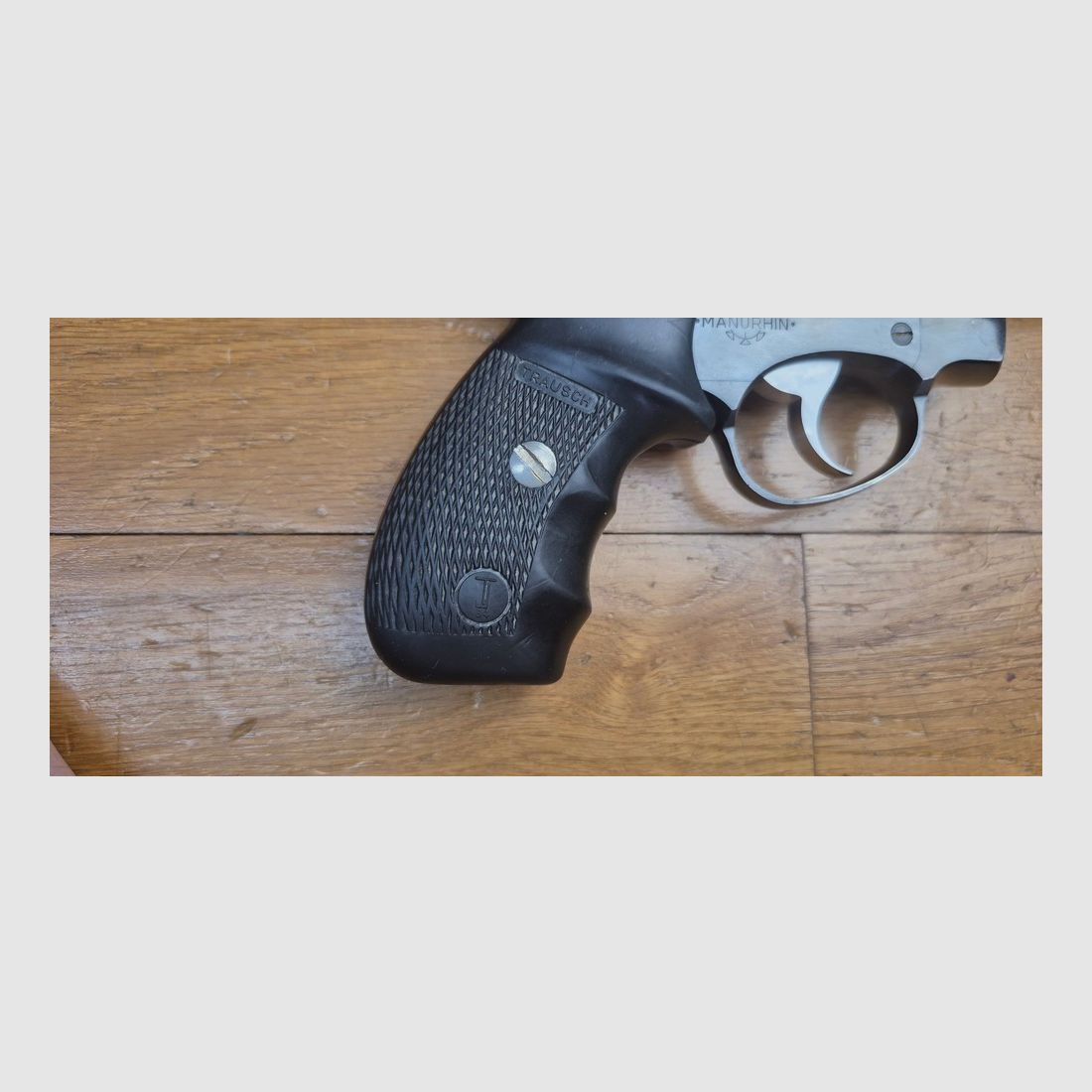 Sehr gutes Exemplar des Revolvers MR88 D – Gute Produktion von Manurhin aus den späten Jahren – 3 Zoll im Kal. 38Sp – Rahmen 100% Stahl Manurhin – Brünierung zu 95% – Sehr gute Mechanik – Ausgezeichneter Lauf im neuwertigen Zustand – Trausch-Griff – BE+/TBE, Bild 3 von 23