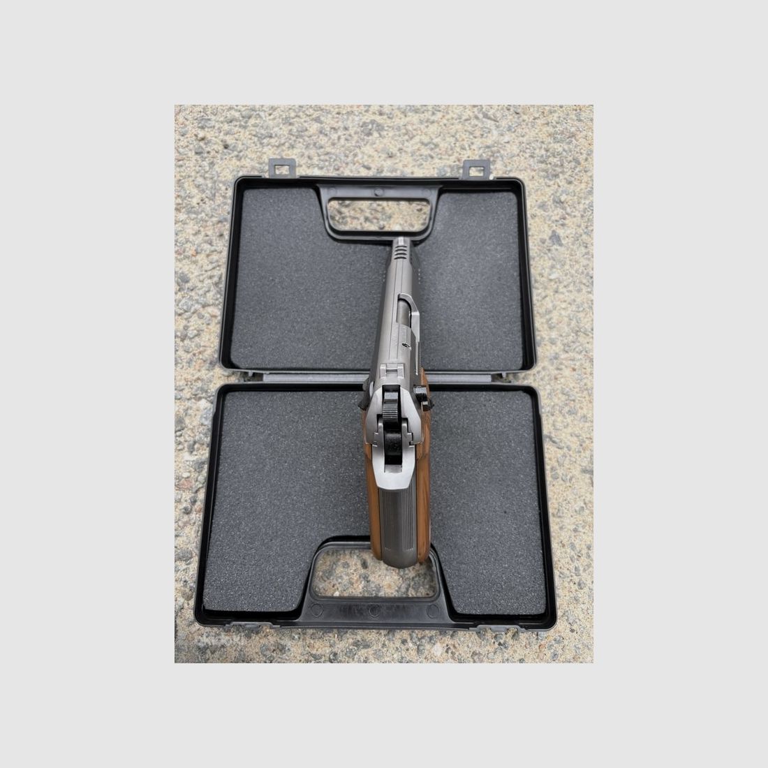 BLOW F06 K Fume Wood 9mm P.A.K. Schreckschusspistole im klassischen Dienstpistolen-Stil