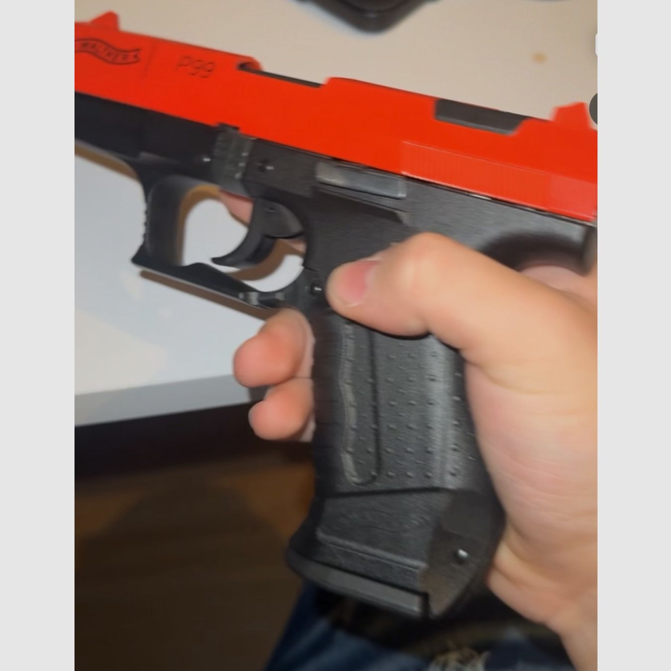 P99 20-letnia edycja specjalna czerwono/czarna