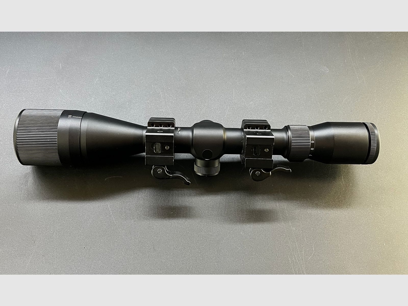 Aussteller FOCUS In Sight 3-9x40 AO #4 mit Ringmontage 114249