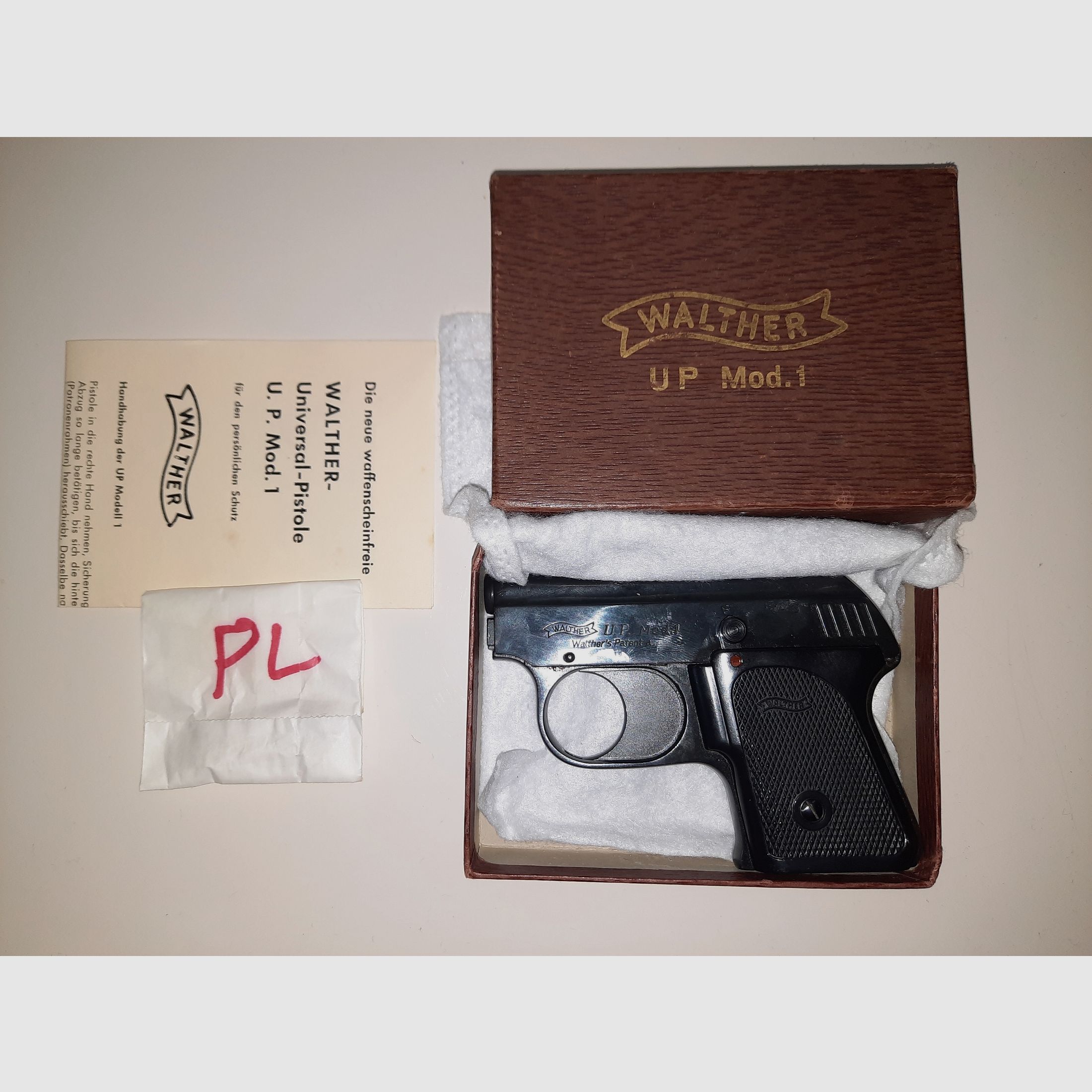 02# Walther Universal-Pistole UP-1 Schreckschuss Pistole