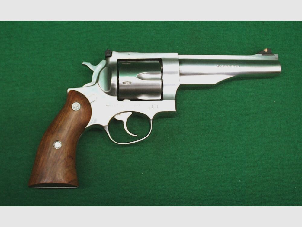 Revólver Ruger Redhawk 5,5", de acero inoxidable