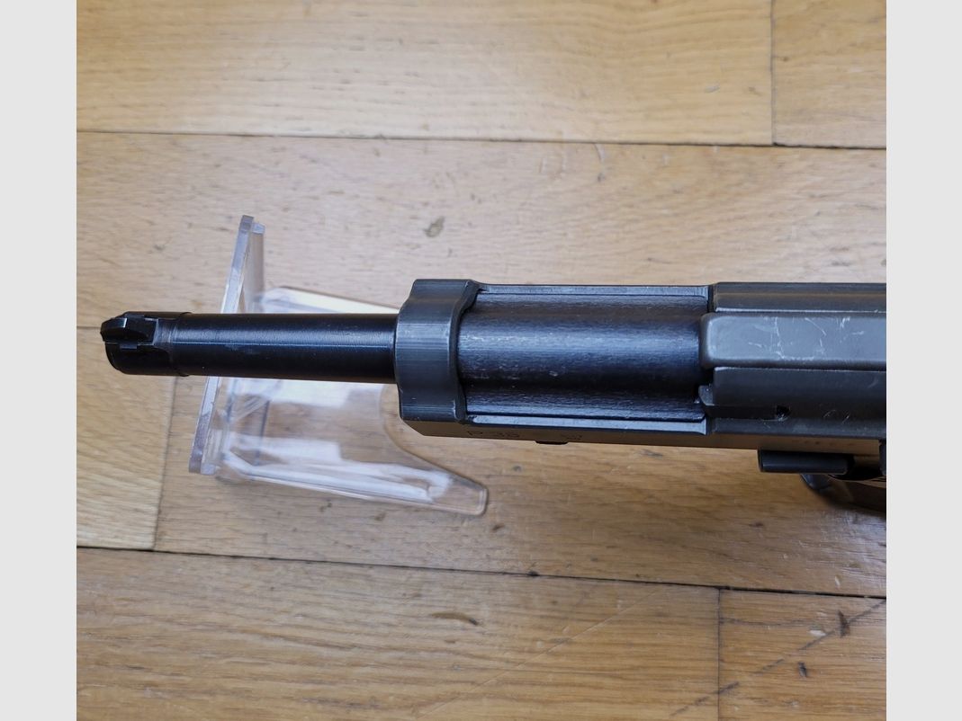 Wunderschöne Walther P38 Pistole – Mauser Oberndorf Fertigung von 1944 – Originalbrünierung zu 98% – Mechanik und Ästhetik einwandfrei – Ausgezeichneter Zustand, Bild 11 von 16