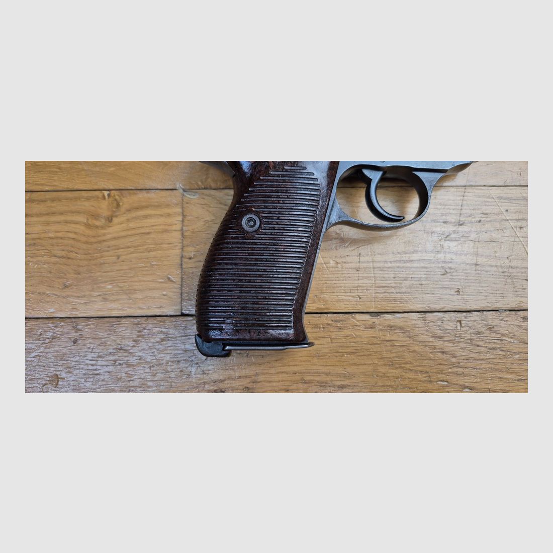 Mooie Walther P38 Pistol – Fabricage bekend als "ZM" voor Walther Zella Mehlis – Code AC – Wapen van juli 1943 – Originele bluing op 95% – Onberispelijke mechanica – Zeer mooie loop – 100% originele onderdelen – Mono-nummer behalve magazijn – Zeer goede staat – TBE, afbeelding 17 van 20