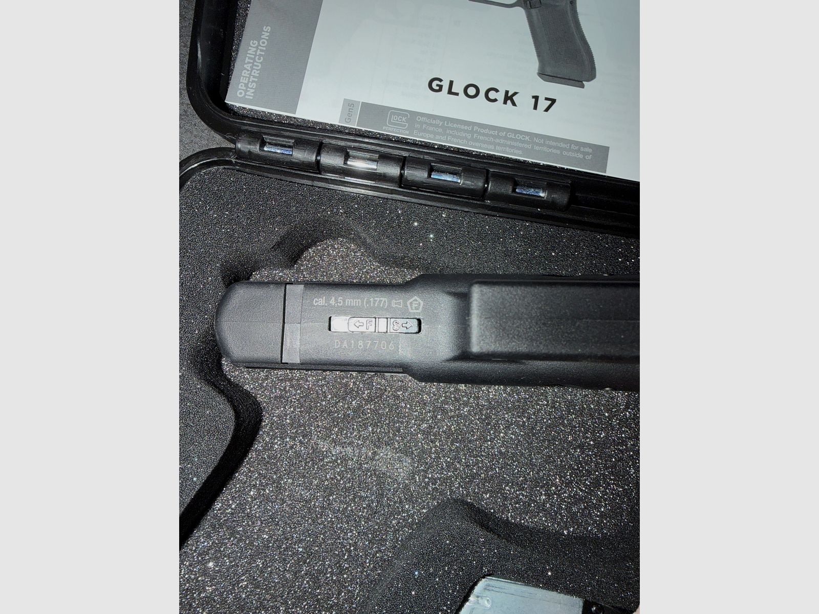 Umarex Glock 17 Gen5 CO2 air pistol | 4.5 mm | complete set | excellent condition | with CO₂ & case