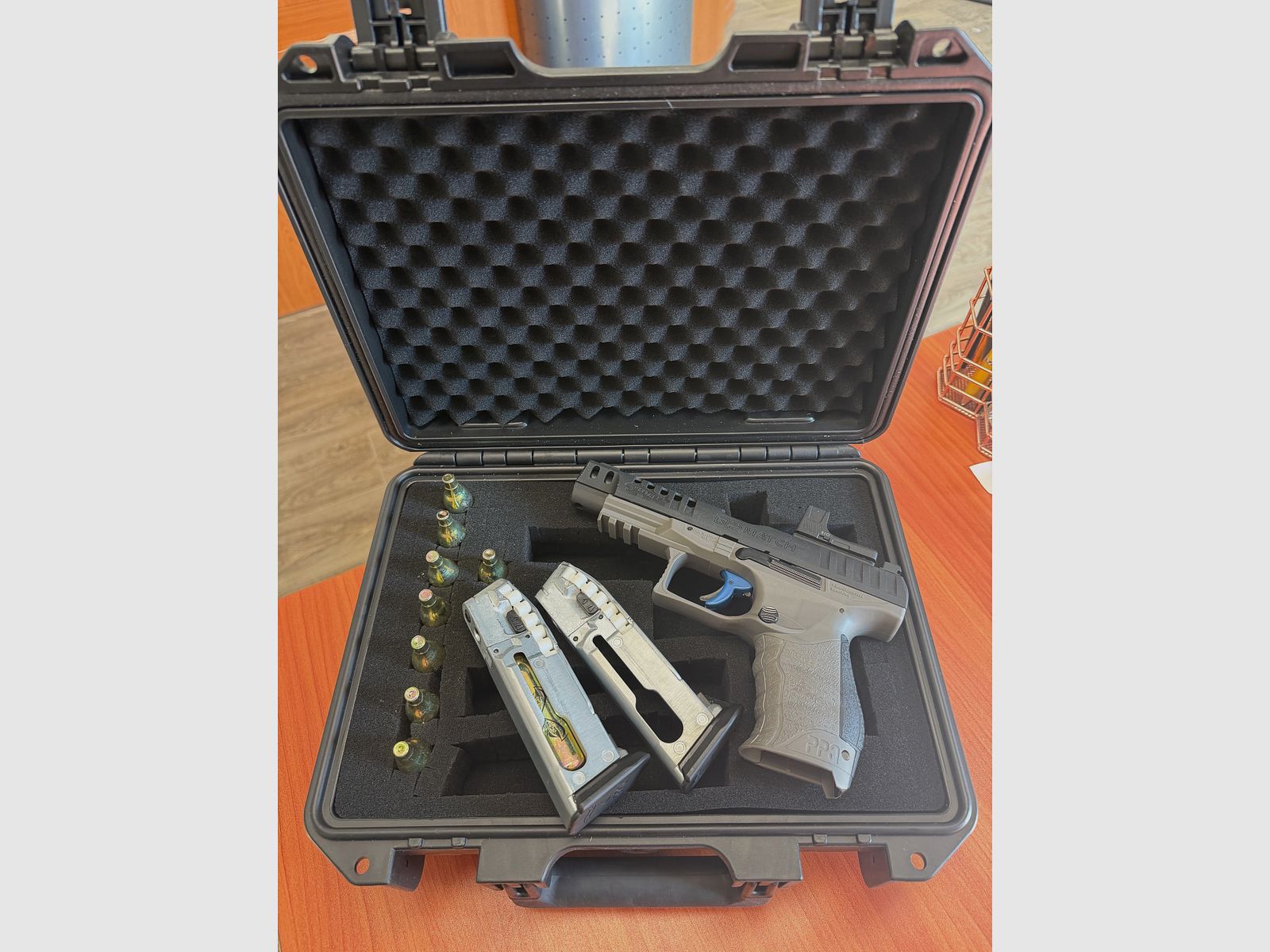 Umarex Walther Q5 Match Combo 4.5mm (.177), Diabolo, CO2 with RED DOT