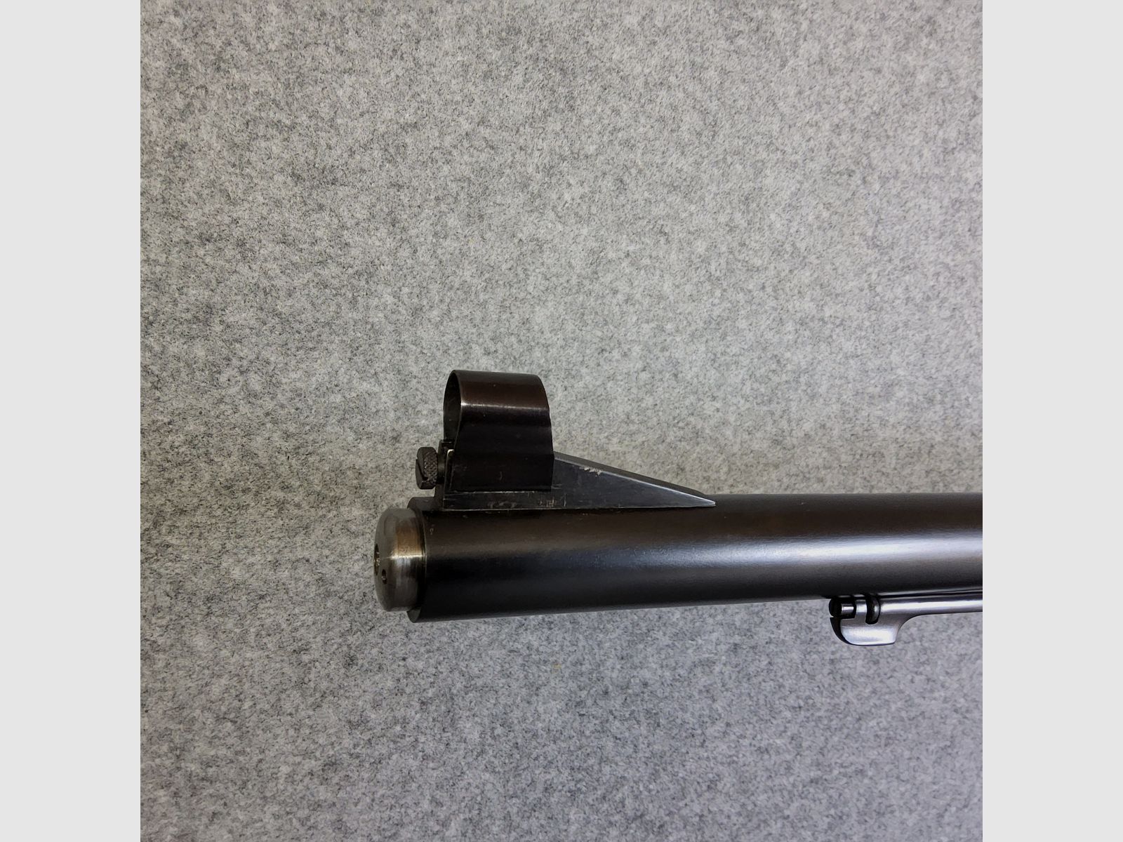 BEZ TRADYCYJNYCH ZASTAWKÓW POKOJOWYCH