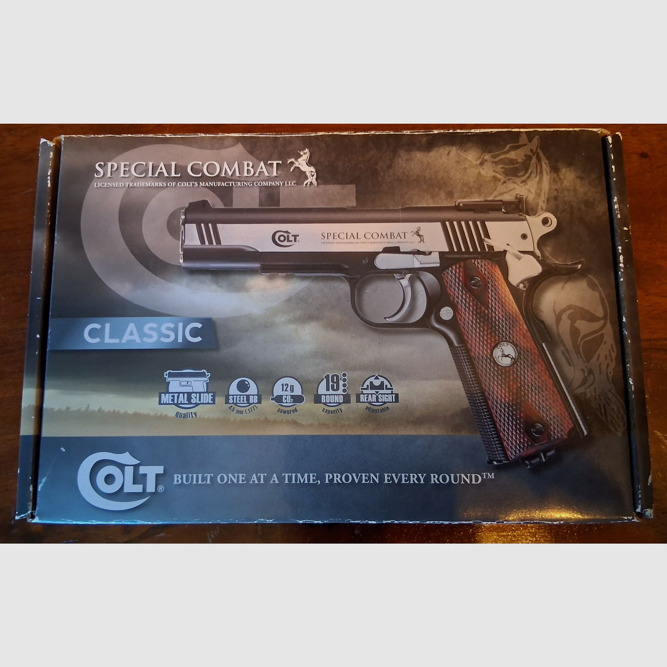 Colt 1911 A1 CO² calibre .177 /4,5mm BB avec marquage F, libre à partir de 18 ans