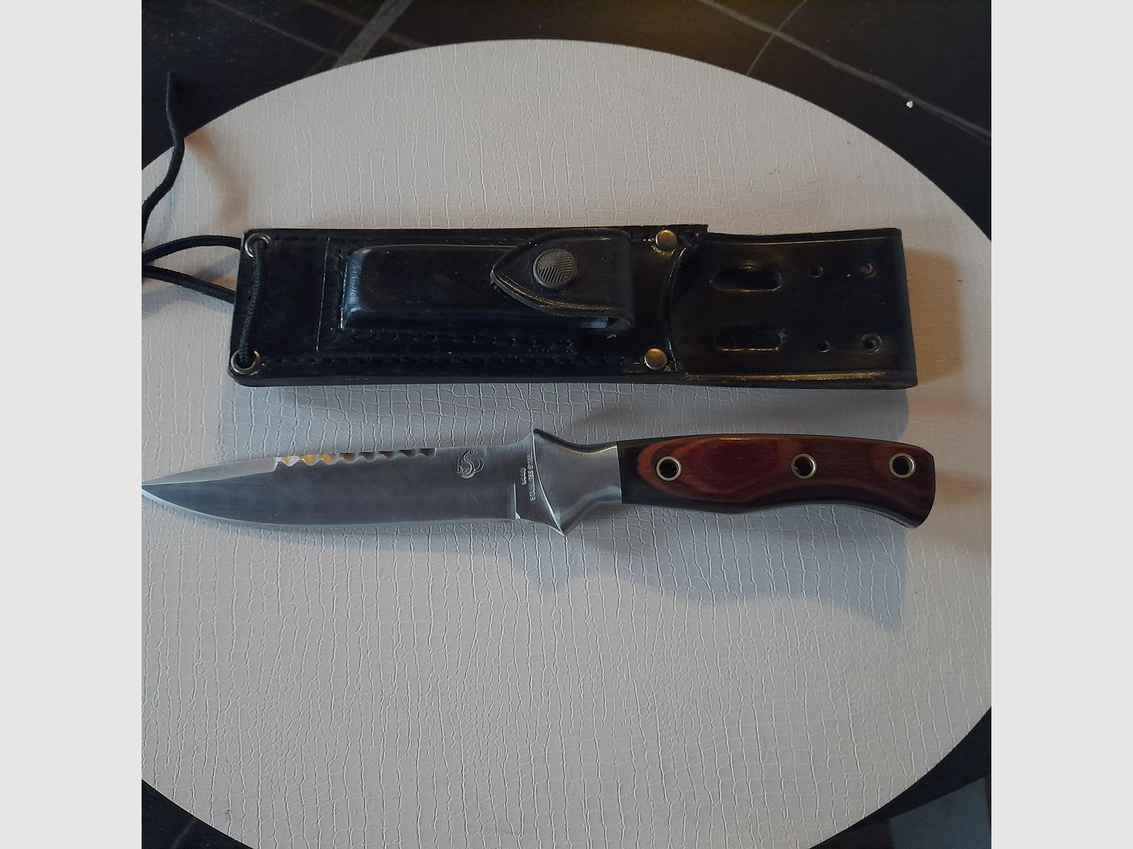 Couteau de chasse lame d'environ 14 cm avec étui en cuir