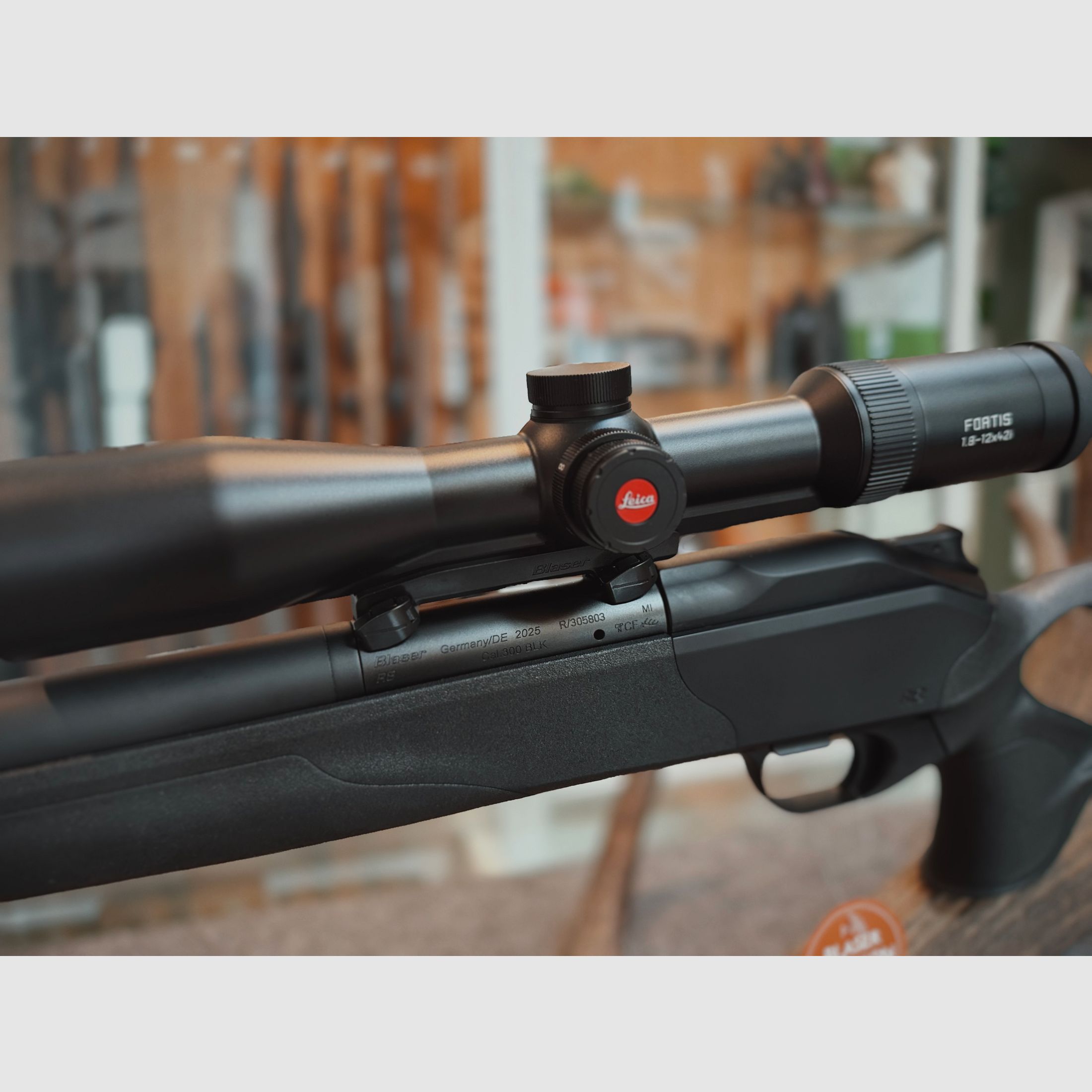 R8 Ultimate Silence .300BLACKOUT Black Edition incl. Leica Fortis 1.8-12X42 and saddle mount