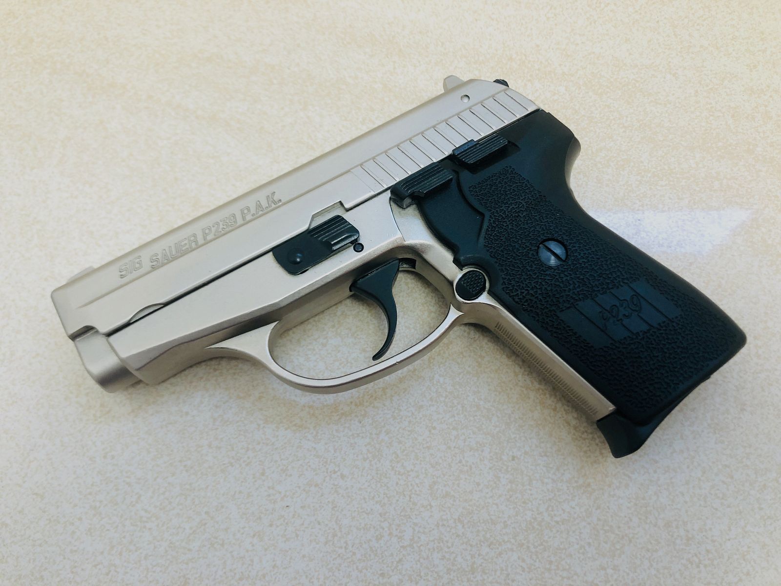 ••• SIG SAUER P239 pistola a salve / Nickel / accessori / confezione originale / PTB 874 •••