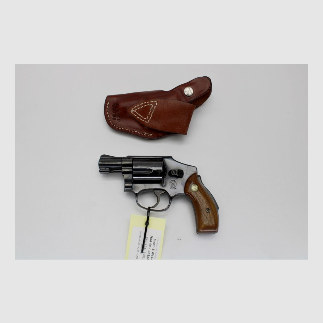 Revolver Smith & Wesson Mod 40 concealed hammer, palm safety .38Special