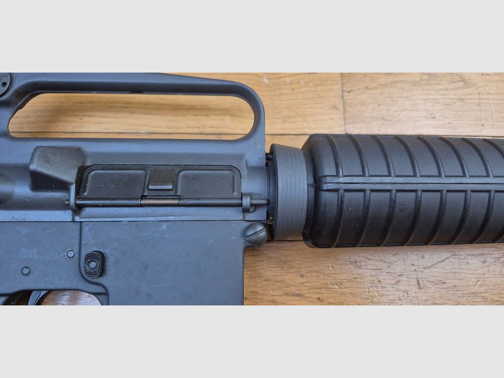 Sehr schöne Colt AR15 A2 Sporter II Repetierbüchse – Kaliber 222 rem. – 100% Colt Herstellung um 1985 – Zwischen der M16 A1 und der M16 A2 im Colt Stammbaum – Exzellente Standwaffe von hoher Qualität für Fans der AR15 Plattform – TBE++, Bild 38 von 43