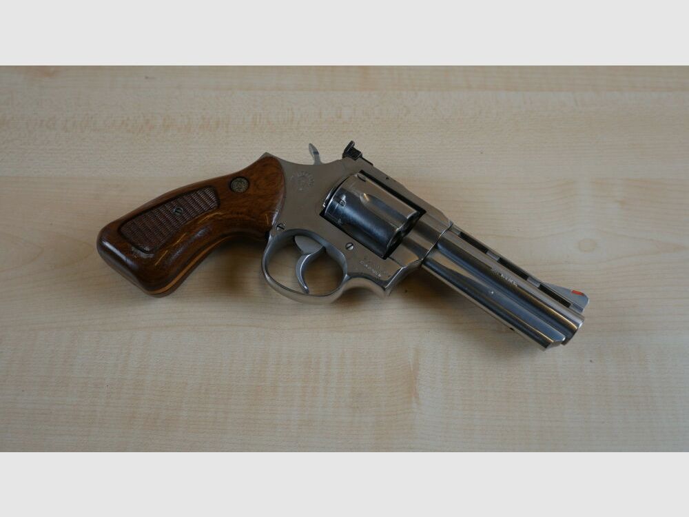 Taurus 689