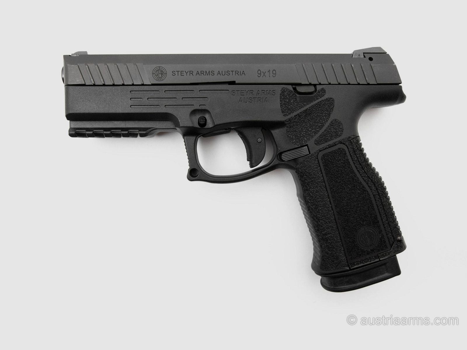 Steyr Arms L9-A2 MF, new weapon, version with contrast point sight, 9 x 19 mm, image 1 of 4