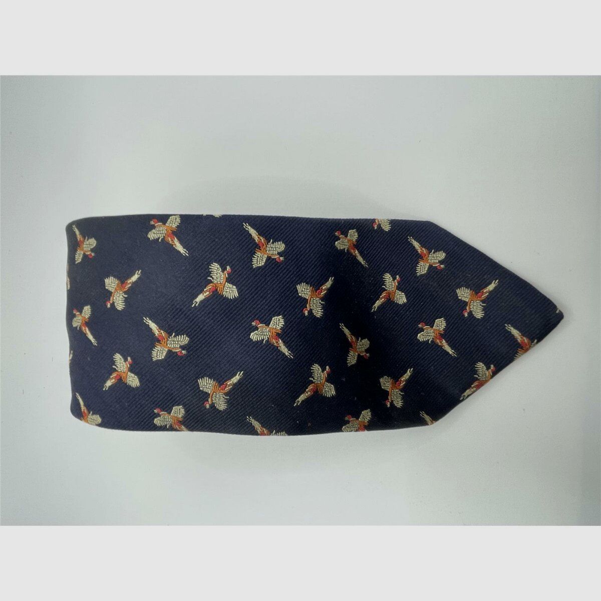 Corbata Robert Keyte 100% seda azul con motivo de faisán ascendente