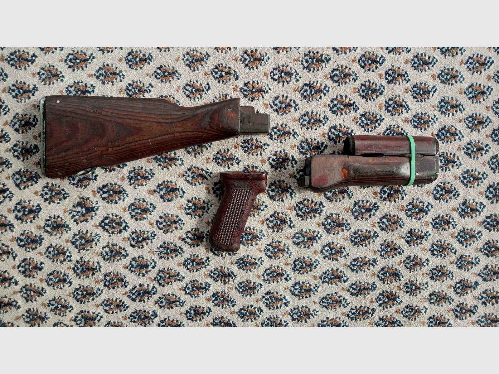 Komplettes Holz Laminat Festschaft Set inkl. Bakelit Griff, Schaft und Handschutz /  AKM und AK74