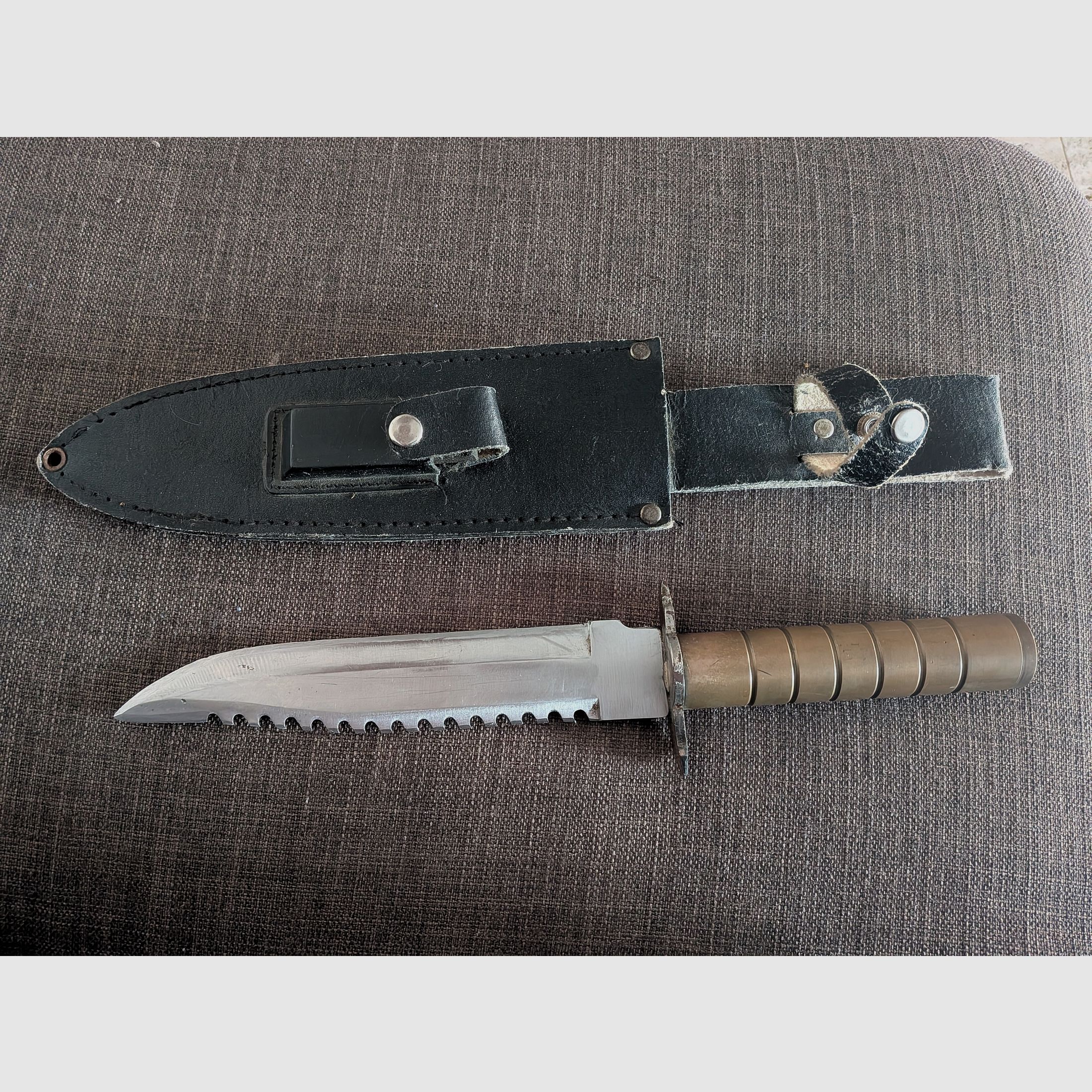 Set de couteaux couteaux de chasse, etc.