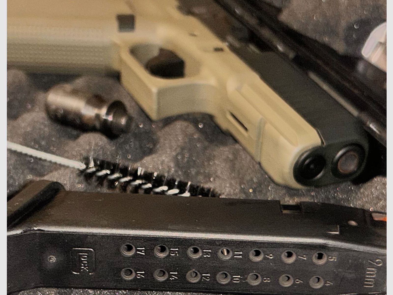 Glock 17 Gen5 Schreckschuss Pistole Französisches Militär 9 mm P.A.K. (P18) NEU NEU NEU