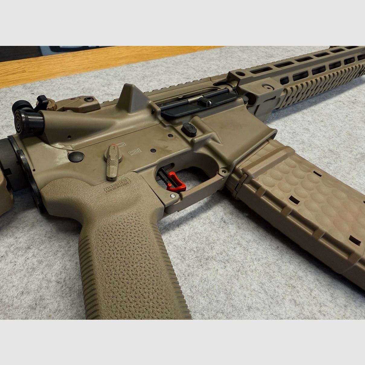 Oberland Arms OA-15 M5 Premium CERAKOTE FDE Kaliber .223 Remington Luger 16,75" Lauf SPARTAC EDITION