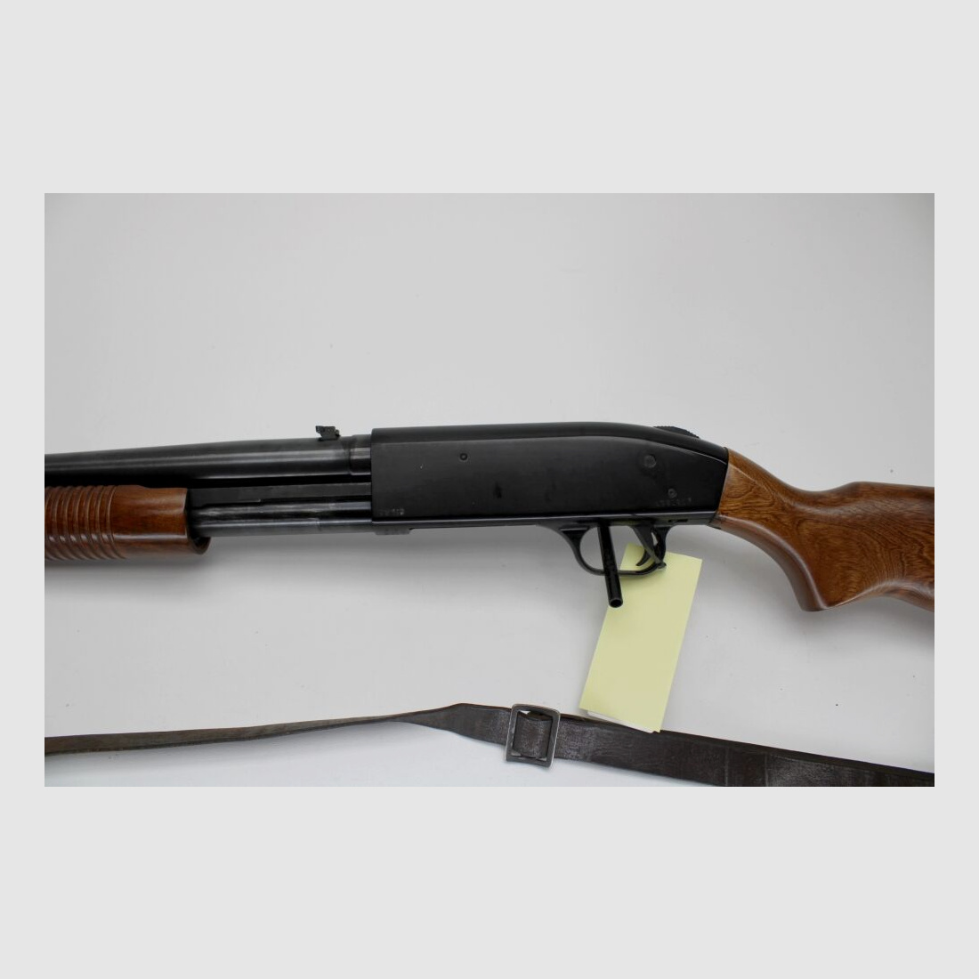 Fucile a ripetizione con calcio anteriore Mossberg 500A Slugster 12/76