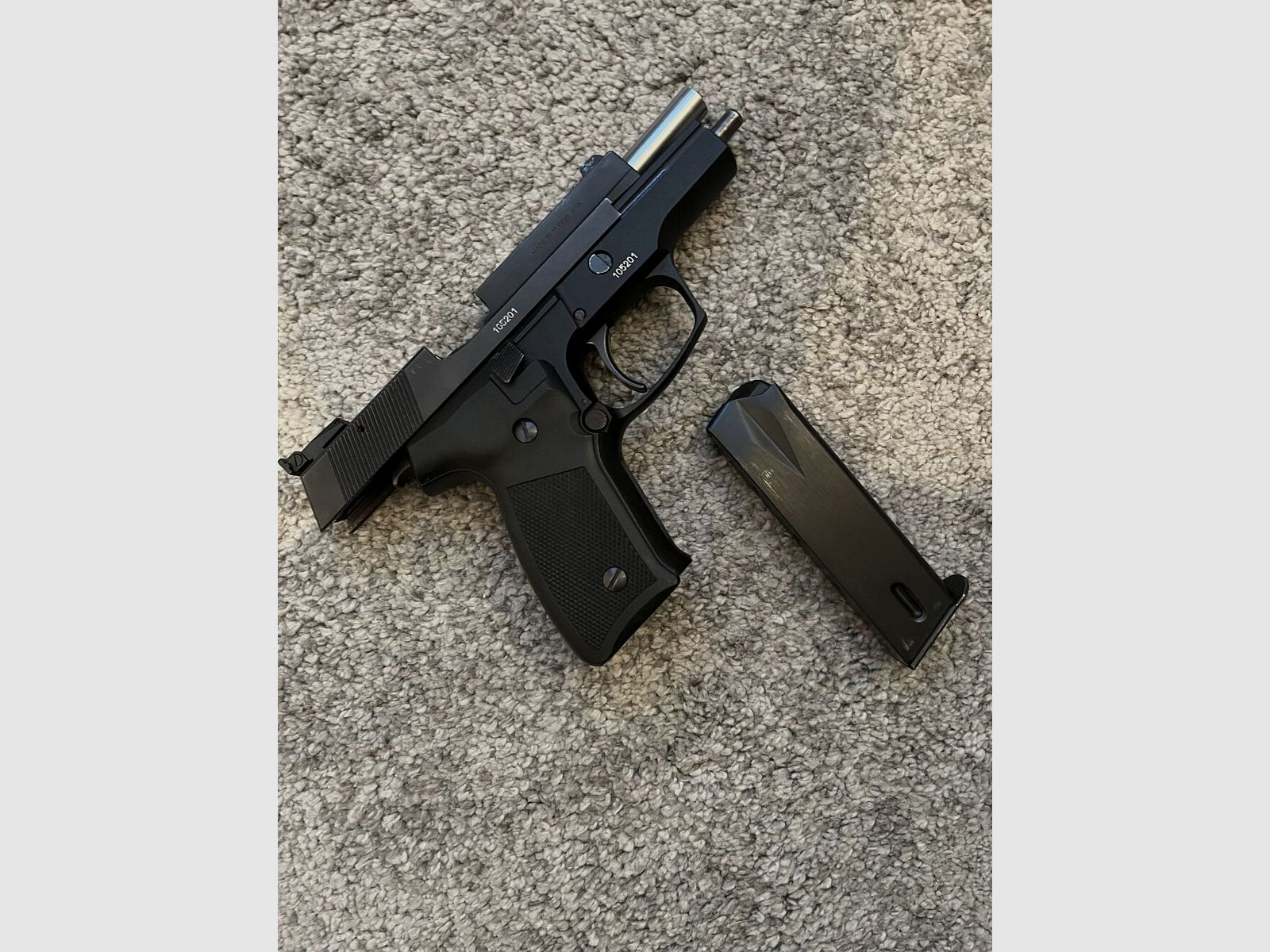 Cz Crevna Zastava/ 99 / Sig Sauer 220