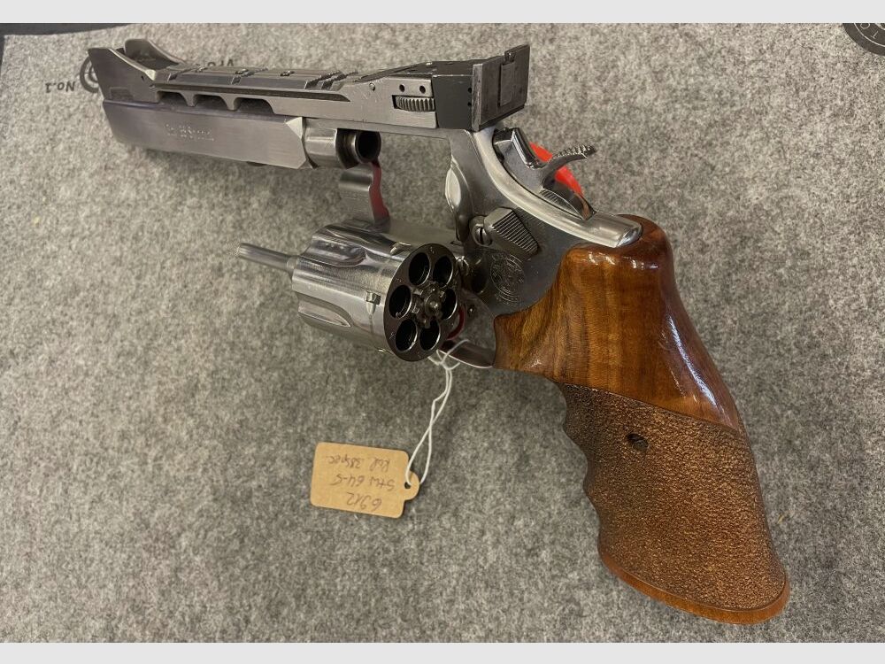 Smith + Wesson 64-5