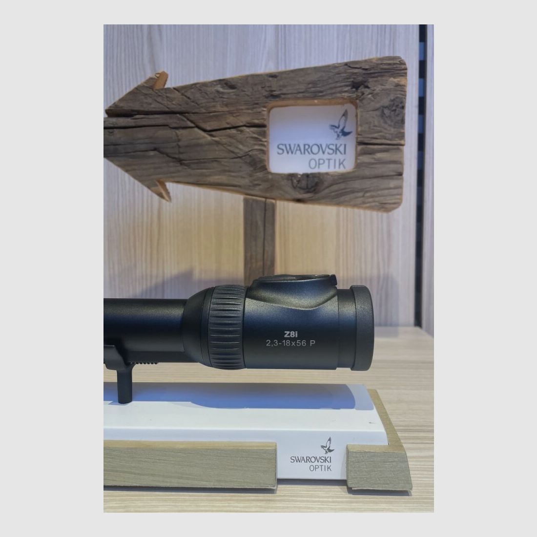 SWAROVSKI OPTIK Z8i 2,3-18x56 SR (con riel) P