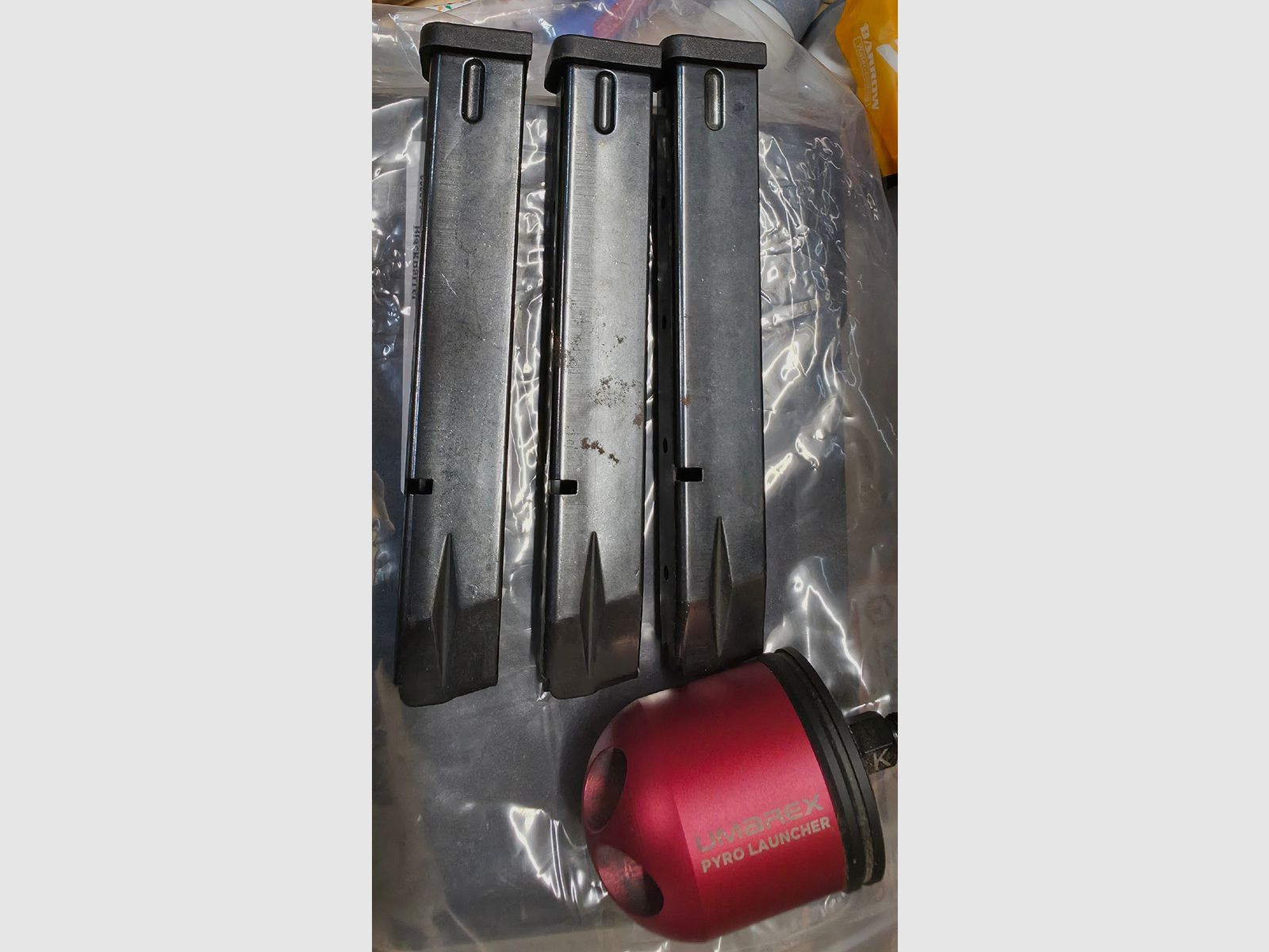 Zoraki 918 mit 3 Magazinen (25er) und Umarex Abschussbecher
