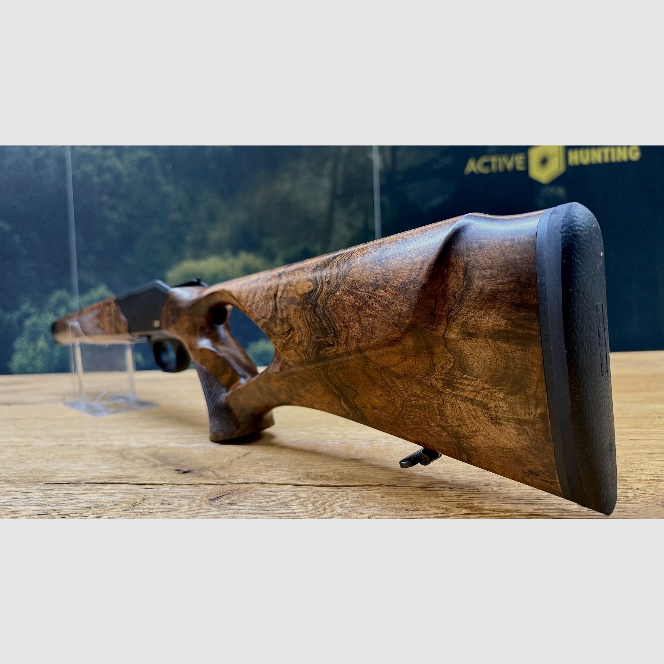 Blaser R8 Holzschaft/Lochschaft mit System, traumhafter, außergewöhnlicher Zubehör-Lochschaft HK 8-9, goldenes R8 Logo
