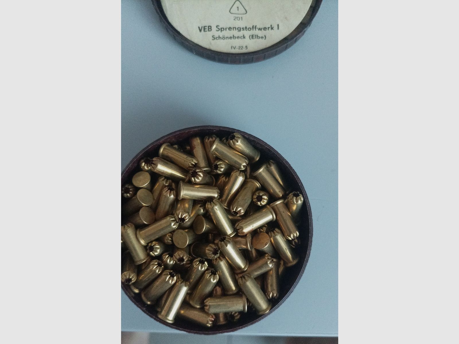 2 lattine di bakelite. 22 produzione DDR