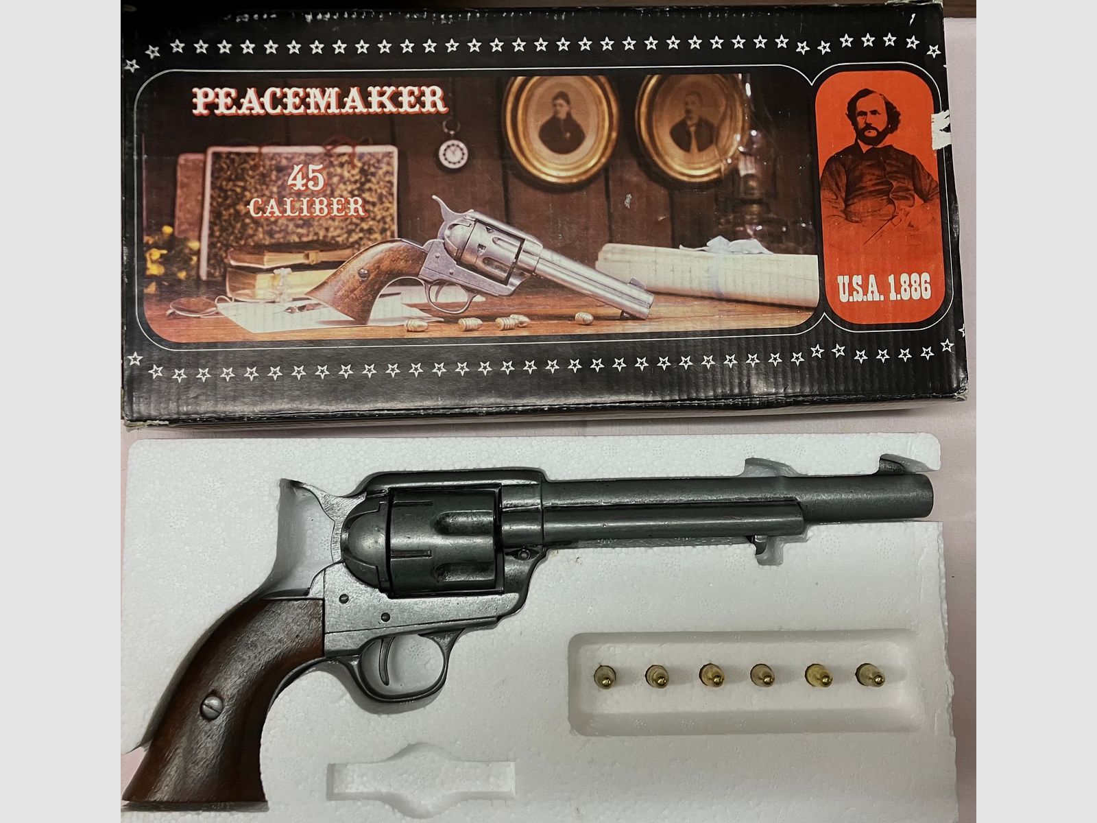 Colt Peacemaker Caliber .45   DENIX - DEKO - REVOLVER