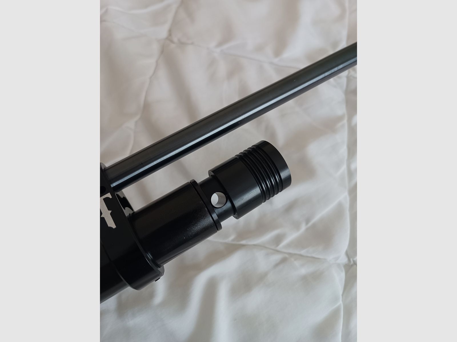 Absolutes Unikat: Walther Dominator Holzschaft 6,35mm (.25) – Kaum geschossen (ca. 150 Schuss)! + Alu-gefräste Laufbrille, 3x Custom Quickfill-Kartuschen & 4 Magazine