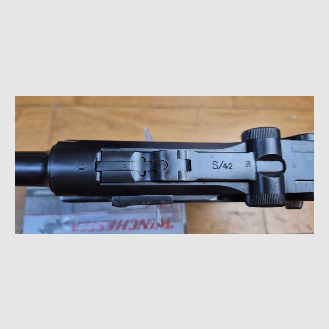 Zeer mooie Luger P08 – Fabricage "S/42" door Mauser – Zeer zeldzaam exemplaar in "G" voor 1935 – Frame type 1908-1918 nog niet versterkt na 1936 – Een van de 54.070 geproduceerde in 1935 – Zeldzaam wapen – TBE+, afbeelding 20 van 30