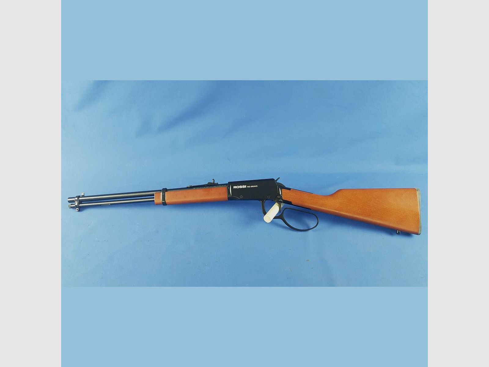 Rossi Unterhebelrepetierer Rio Bravo Holzschaft LL: 18″ Kal.22lr., Bild 1 von 2