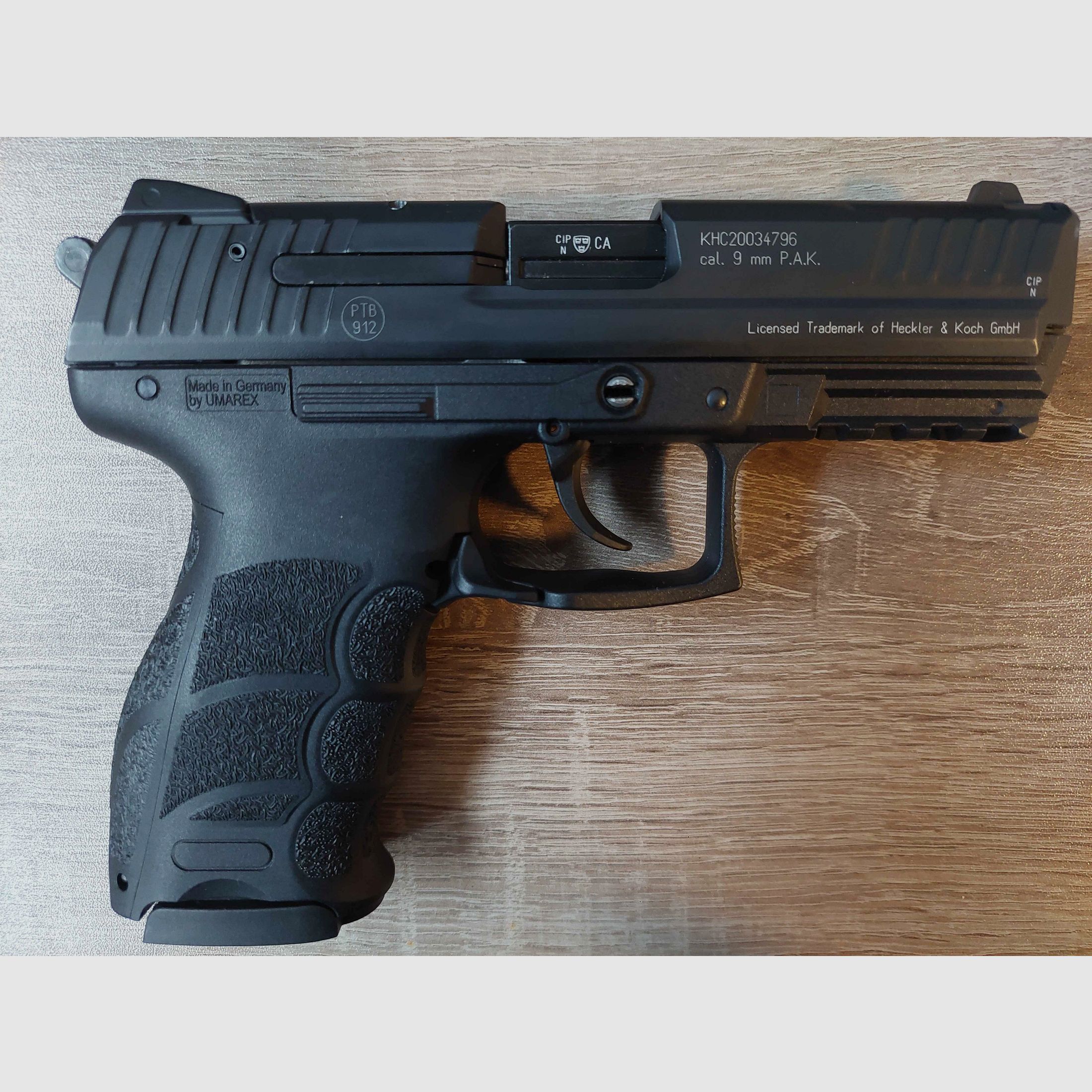 Heckler & Koch P30 +/ Extra Magazin | 9mm P.A.K.