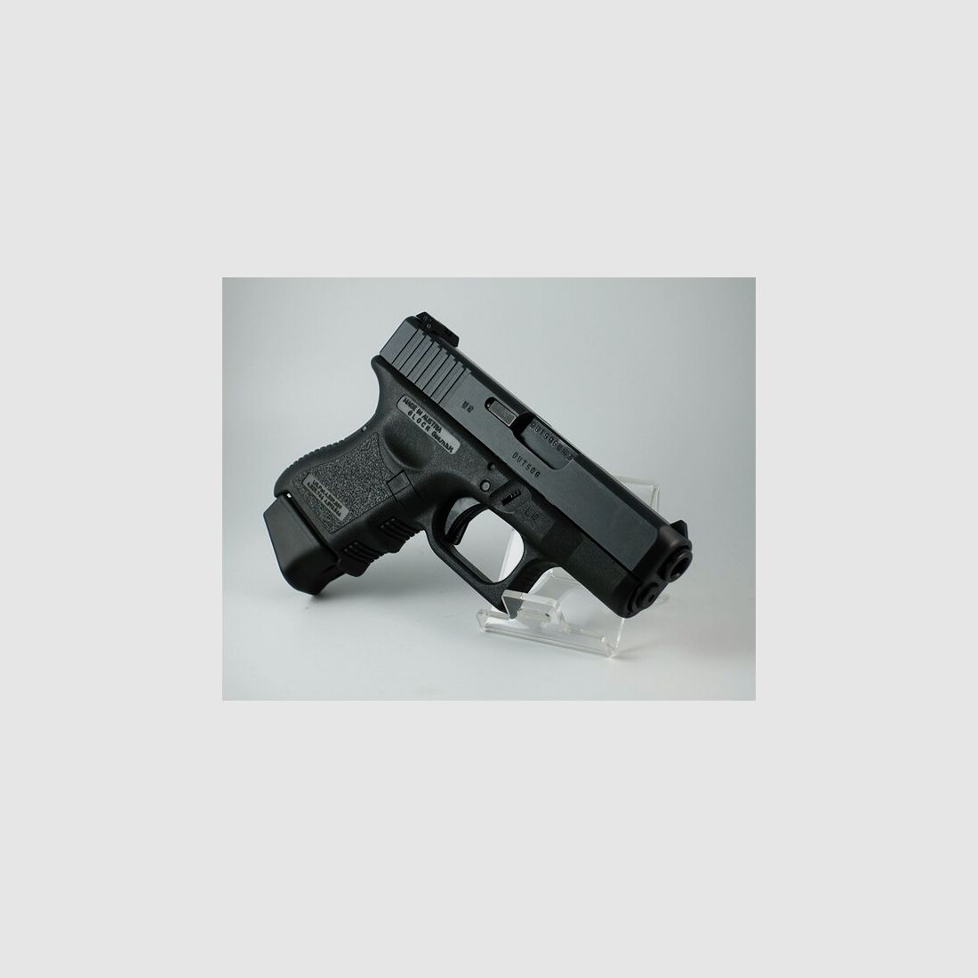 Glock 26 Gen3 mit acht Magazinen