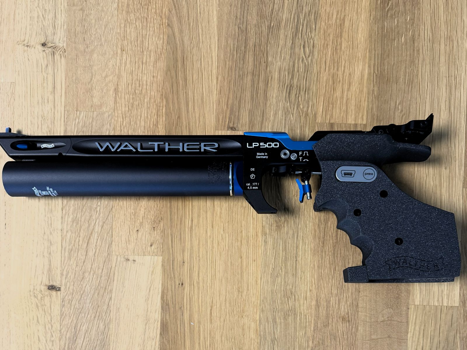 Walther LP 500 Meistermanufaktur mit el. Abzug, blau, 5D Griff M/L mit viel Zubehör