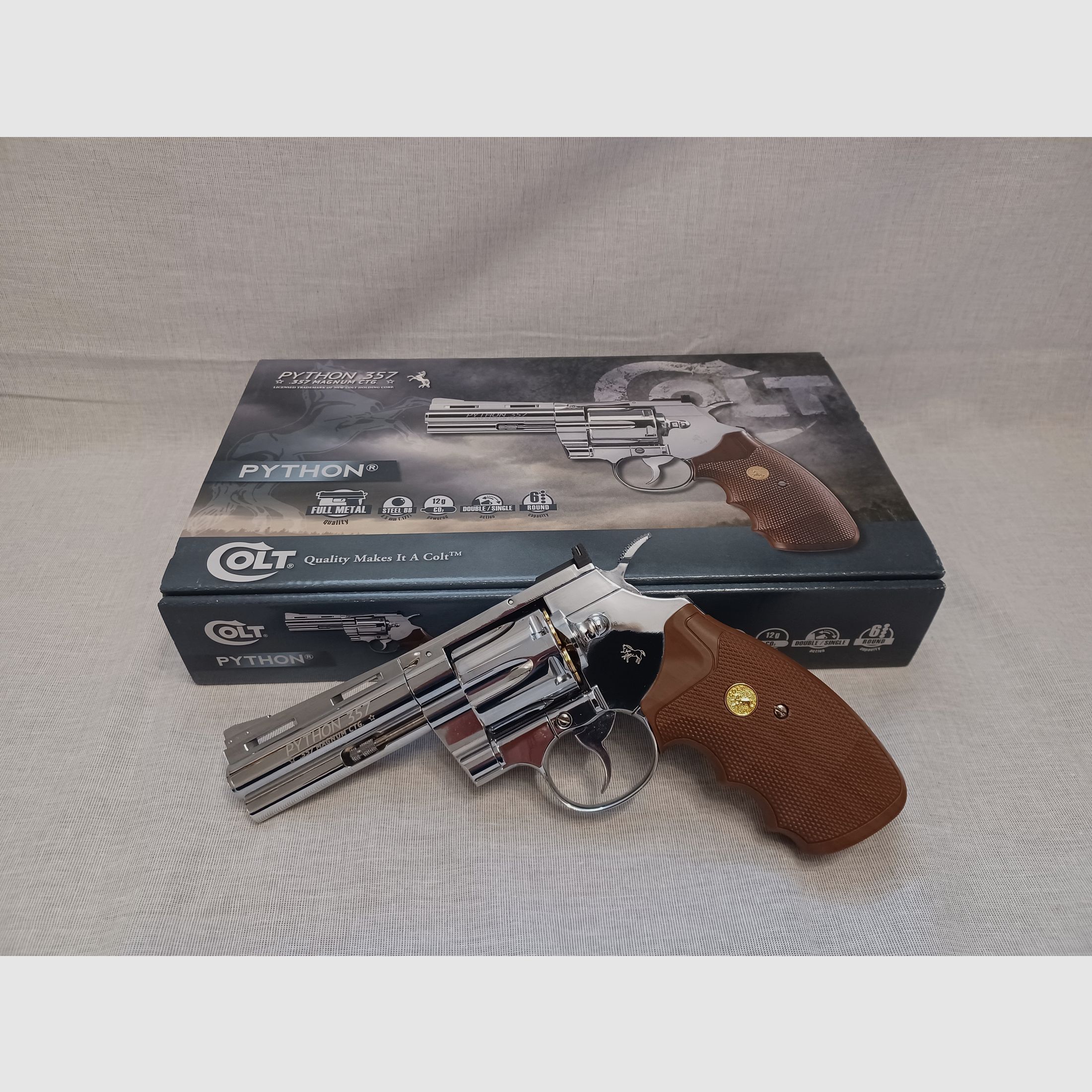 Colt Python 4" / Całość metalowa chromowana / 4,5 mm BB / CO2 / Rewolwer / Oryginalne opakowanie (101)
