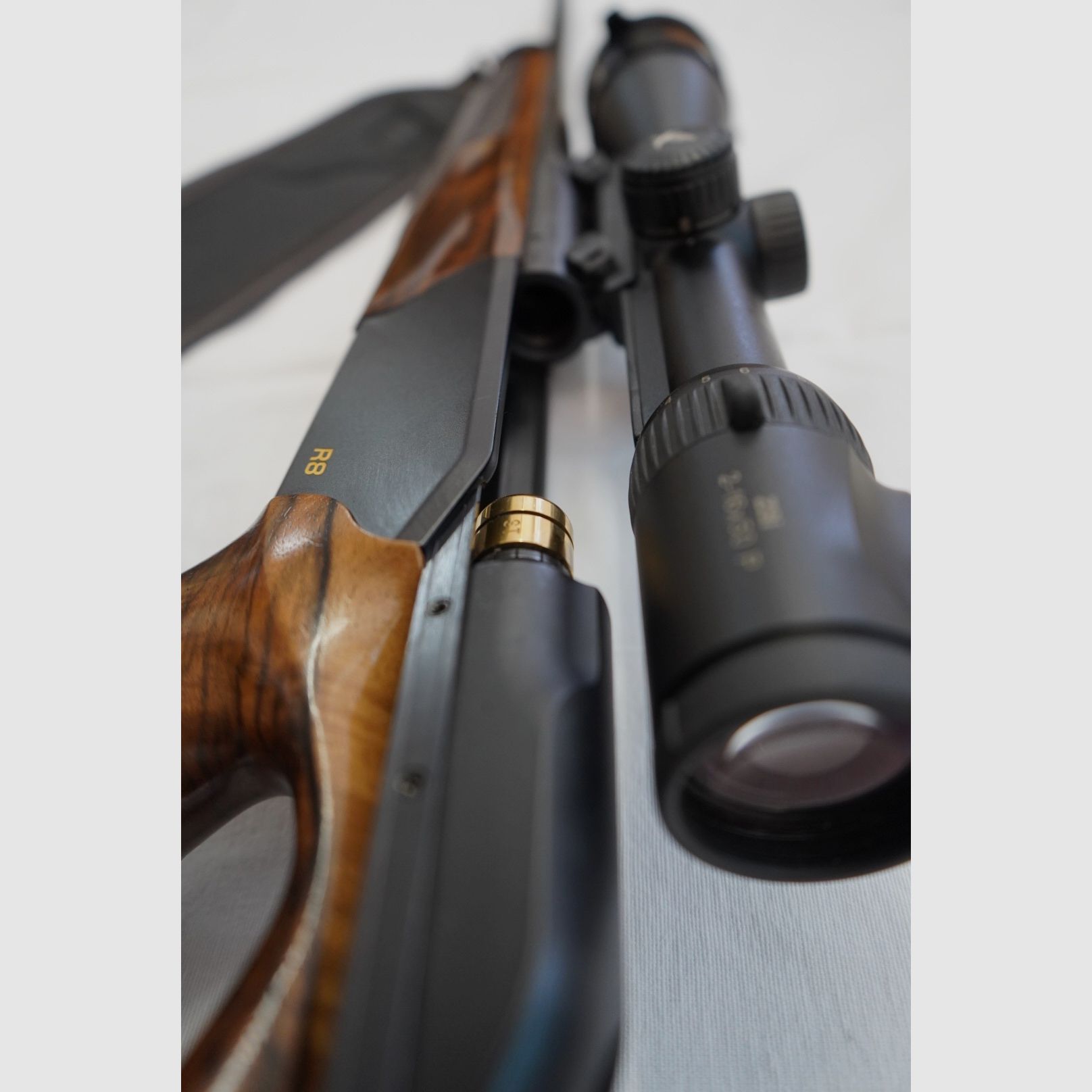 R8 successo pelle, legno, pelle, mirino Svarovski, grilletto Atzl