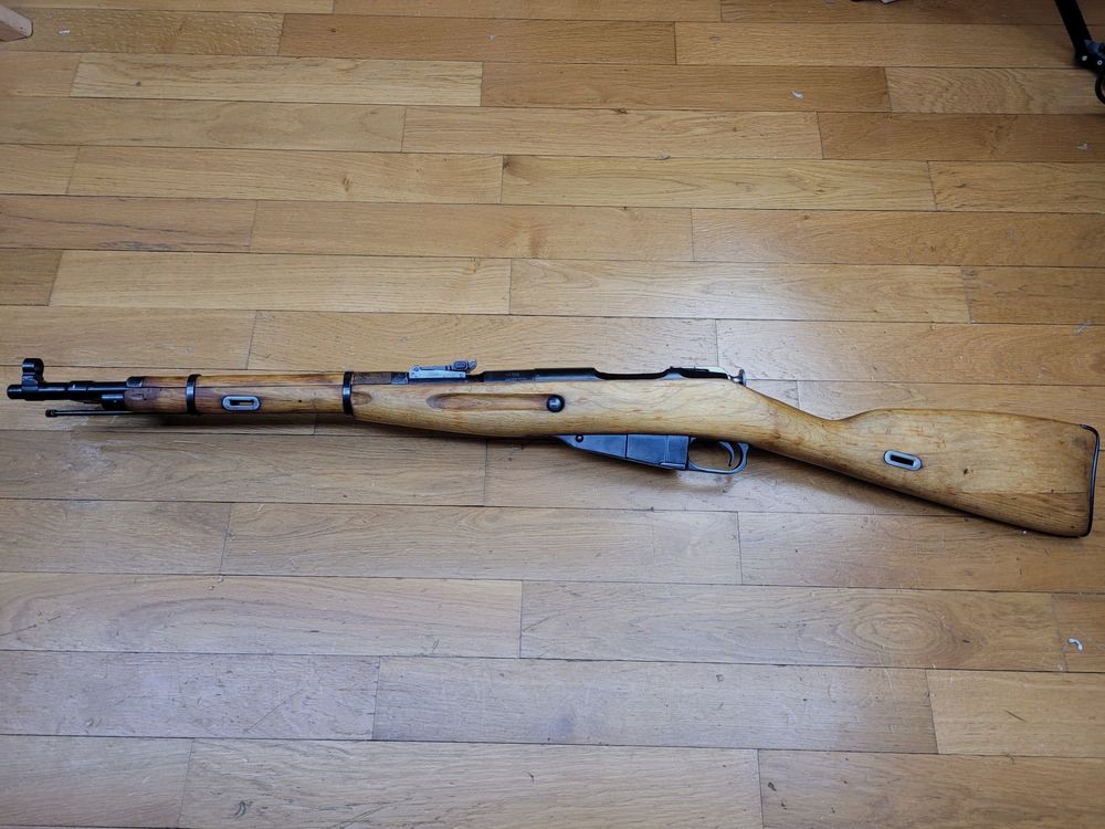 Sehr schöne Mosin-Nagant M44 Büchse – Original Kal. 7,62 x 54R – Seltene Waffe aus der Endproduktion (1946) genannt „Blonde Schaft mit Fußverbindung“ – Ijevsk – 100% monomatrikuliert – Traummechanik – Großartiger Lauf – Waffe neu!, Bild 22 von 30