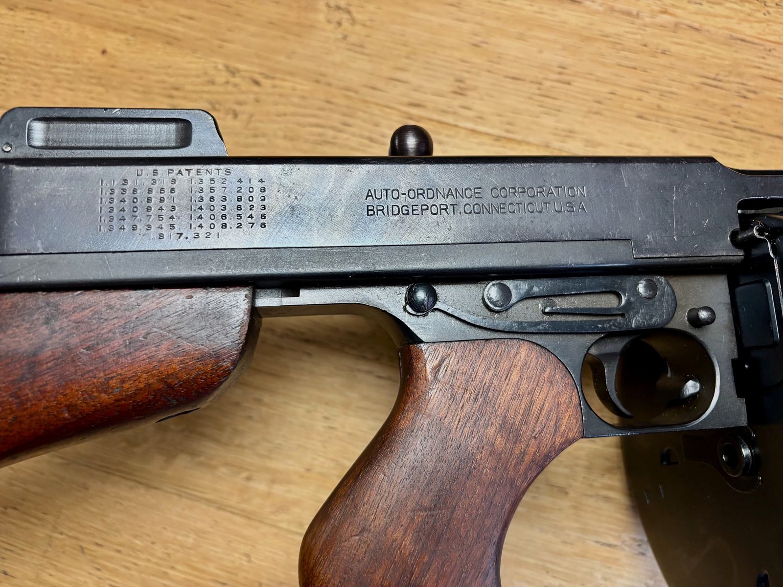 carabine semi-automatique Auto Ordnance - Thompson1928 A1 - calibre : .45Auto - Tommy Gun, image 2 sur 13